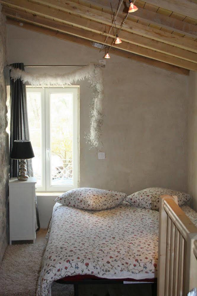Domaine Du Moulin De Champie - Versailles - Gites & Suites Feucherolles Exterior photo